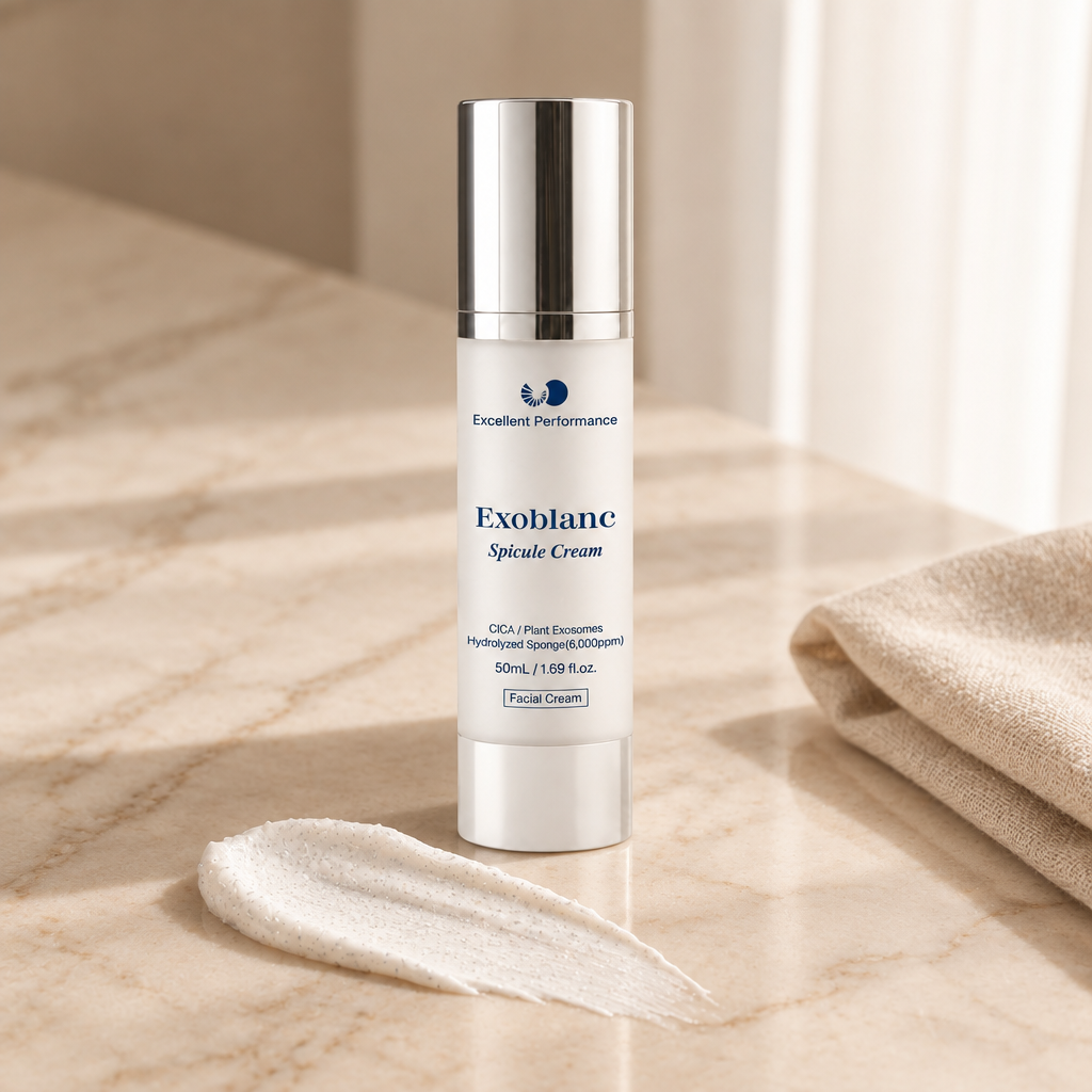 Tube de la Crème Exfoliante aux Spicules debout, trace de texture grenue